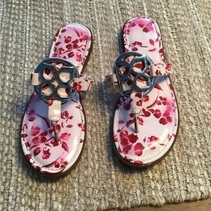 Kelly & Katie Red Flower Sandals